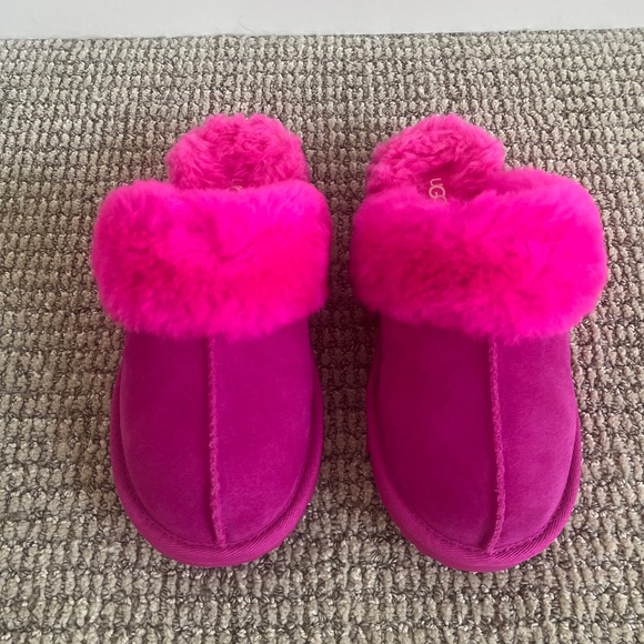 UGG Cozy II Slipper - Little Kid Size 2 - Rock Rose - NWT - Picture 1 of 6